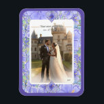 ハイビスカス&レースBLUE マグネット<br><div class="desc">私にとって、ハイビスカスは最も美しい花の一つである。この花で私のインスピレーションは、ロマンチックな白いレース模様（グラフィック効果）と小さな軽い金ゴールドの輪郭を持つハイビスカスブッシュ模様（同じ色合い）。私はあなたに新しい、ソフトでロマンチックなフローラスタイルを提案する。</div>