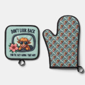 ハイラおもしろいンドカウレトロウェスタンやる気を起こさせるアート 鍋つかみ&鍋敷きセット (正面)