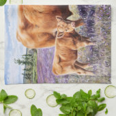 ハイランドの牛と子牛の紫色の野生の花 キッチンタオル (折り畳み)