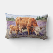 ハイランドの牛と子牛の紫色の野生の花 ランバークッション (裏面)