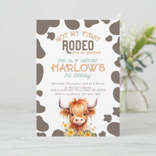 ハイランドカウノミファーストロデオ女性のカーボーイ誕生日 招待状 (スタンド正面)