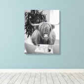 ハイランドカウバスタブ白黒バスルーム キャンバスプリント (インサイチュ (ウッドフロア))