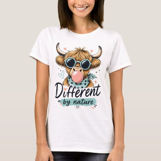 ハイランドカウ Different by Nature かわいいグラフィック Tシャツ (正面)
