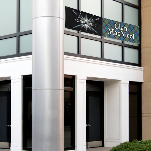 ハイランドフェスティバルクランマクニコールタータンチェックテント 横断幕 (ビルの外側)