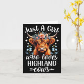 ハイランド牛が好きなだけの女の子 スコットランドのハイランド カード (黄色い花)