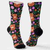 ハイランド牛とカラフルピンクの花ブラックソックス ソックス (傾斜あり)