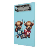 ハイランド牛とサッカー ミニクリップボード (アングル2)