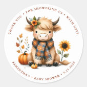 ハイランド牛の秋かわいい子牛の赤ちゃんシャワー ラウンドシール (正面)