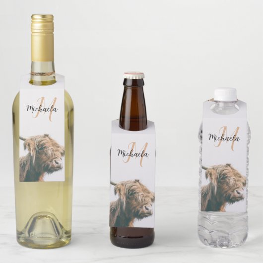 ハイランド牛の肖像カスタム名前イニシャルモノグラム ボトルネックタグ (インサイチュ)