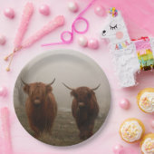 ハイランド牛の霧写真 ペーパープレート (パーティー)