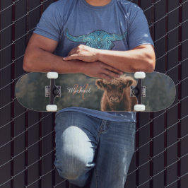 ハイランド牛ふくらはぎ秋の草モノグラムイニシャル スケートボード