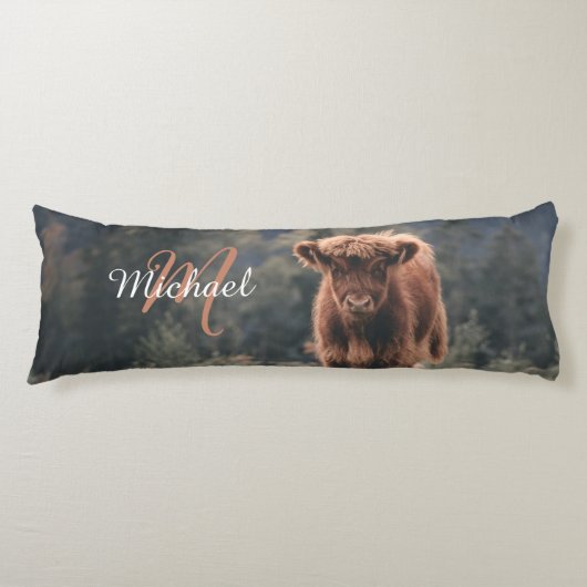 ハイランド牛ふくらはぎ秋の草モノグラムイニシャル ボディピロー (正面)