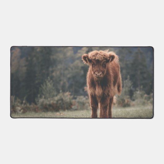 ハイランド牛ふくらはぎ秋の草原 デスクマット (正面)