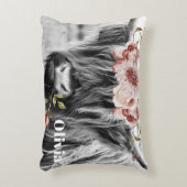 ハイランド牛フローラ |西部の女性のカーボーイの子供の名前 アクセントクッション (正面(垂直))