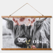ハイランド牛フローラ |西部の女性のカーボーイの子供の名前 吊り下げ型タペストリー (正面)