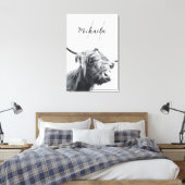 ハイランド牛ポートレートイニシャルモノグラム白黒 キャンバスプリント (インサイチュ (寝室))