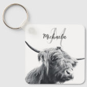 ハイランド牛ポートレートイニシャルモノグラム白黒 キーホルダー (正面)