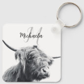 ハイランド牛ポートレートイニシャルモノグラム白黒 キーホルダー (裏面)