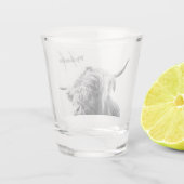 ハイランド牛ポートレートイニシャルモノグラム白黒 ショットグラス (裏面)