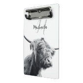 ハイランド牛ポートレートイニシャルモノグラム白黒 ミニクリップボード (アングル2)