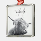 ハイランド牛ポートレートイニシャルモノグラム白黒 メタルオーナメント (左)