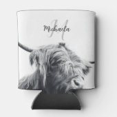 ハイランド牛ポートレートイニシャルモノグラム白黒 缶クーラー (裏面)