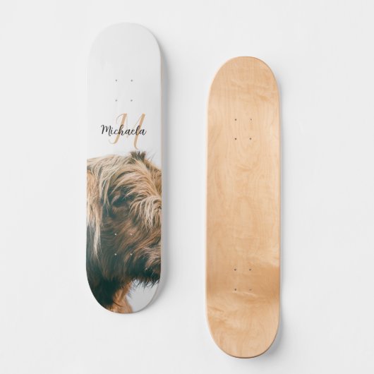 ハイランド牛ポートレート名前をカスタムするイニシャルモノグラム スケートボード (正面)
