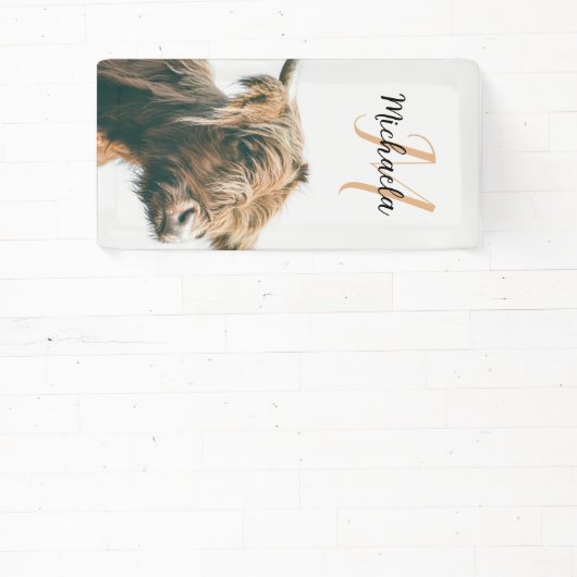 ハイランド牛ポートレート名前をカスタムするイニシャルモノグラム 横断幕 (インサイチュ)