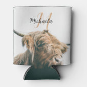 ハイランド牛ポートレート名前をカスタムするイニシャルモノグラム 缶クーラー (正面)