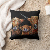 ハイランド牛'We 3 Coos on Black'ピロークッション クッション (ブランケット)