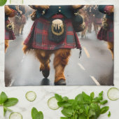ハイランド調和: Bagpipe Highland Cow Band キッチンタオル (折り畳み)