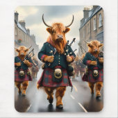 ハイランド調和: Bagpipe Highland Cow Band マウスパッド (正面)