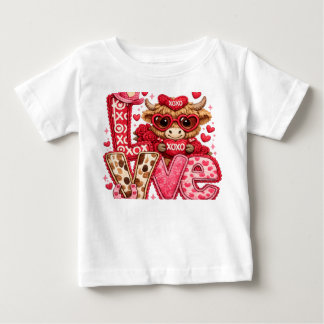 ハイランド・カウのバレンタイン・ラブ – かわいい西部の牛よ ベビーTシャツ