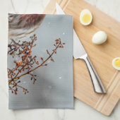 ハウスフィンチin雪 – オリジナル写真 キッチンタオル (四つ折り)