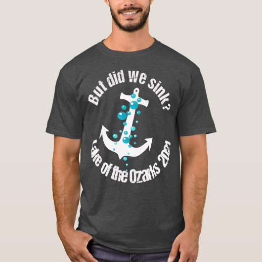 ハウスボートのキャプテンだが湖は沈んだか Tシャツ (正面)