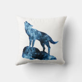 ハウリングウルフブルー輝く煙のシルエット クッション (裏面)