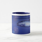 ハエを追いかけるサケ マグカップ (中央)