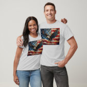 ハクトウワシとアメリカ国旗 Tシャツ (ユニセックス)