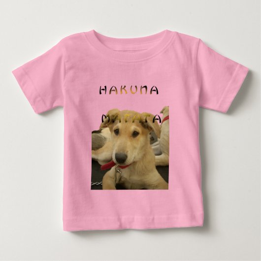"ハクナマタパップ" – 心配のない子犬の愛 ベビーTシャツ (正面)