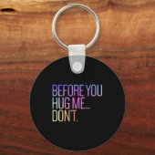 ハグされる前に、私をハグしないで！ハグが嫌いなの、冗談じゃない、本当なのよ！ キーホルダー (正面)