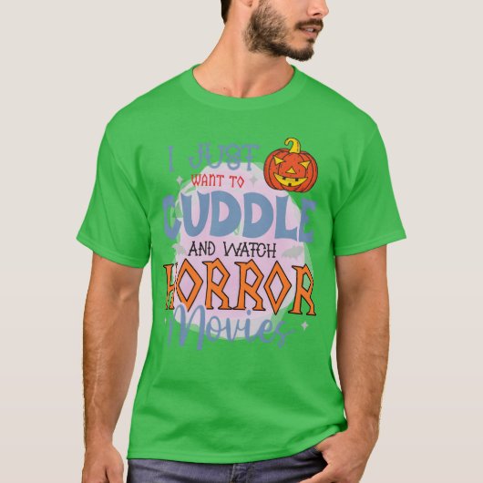 ハグしてホラー映画を見る funny tシャツ (正面)