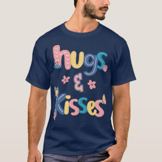 ハグとキスとテントウムシと蝶 Tシャツ