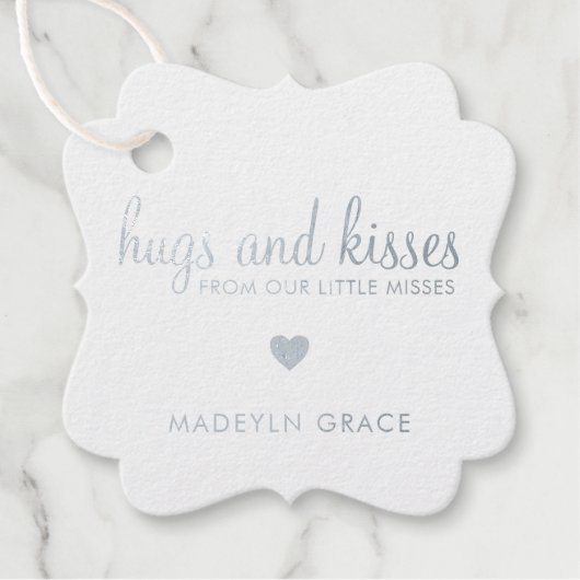 ハグとキスハートシルバーフォイル女の子ベビーシャワー フェイバータグ (正面)