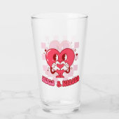 「ハグとキス」 | 可愛くて愛らしいピンクのハート タンブラーグラス (裏面)