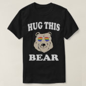 ハグ彼のクマゲイLGBギフトおもしろい  Tシャツ (デザイン正面)