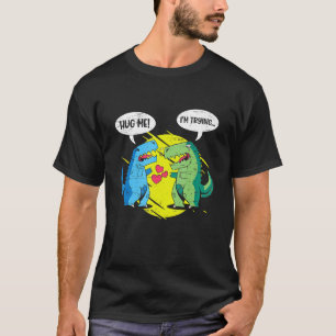 ハグ私は愛を試みている恐竜ハート幸せな価 Tシャツ