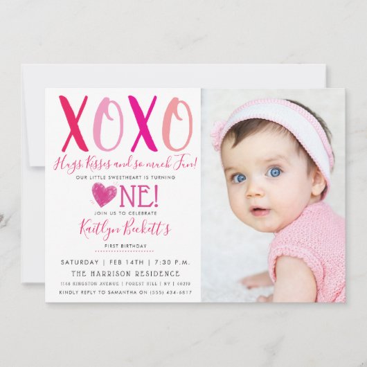 ハグ&キスバレンタインデー1st誕生日の写真 招待状 (正面)