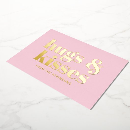 ハグ&キスピンク白モダンはっきりしたタイポグラフィ 箔シーズンカード (回転した状態)