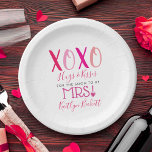 ハグ&キス(XOXO)バレンタインデーブライダルシャワー ペーパープレート<br><div class="desc">祝モダンは、これらの非常にトレンディーブライダルシャワーまたは結婚紙プレートとスタイルして。このデザインは、あなたの特別なイベントの言葉でパーソナライズする簡単であり、彼らがこれらの素晴らしいプレートを見るときあなたのゲストは興奮する。一致する項目はコレクション内に見つかる。</div>