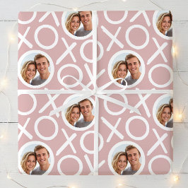 ハグ＆キス XOXO 2枚の写真 ダスティピンク ブラッシュスクリプト ラッピングペーパー